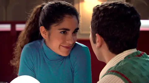 ¡Sin miedos! Anabel se lanza a besar a Manolín ¡Sin miedos! Anabel se lanza a besar a Manolín