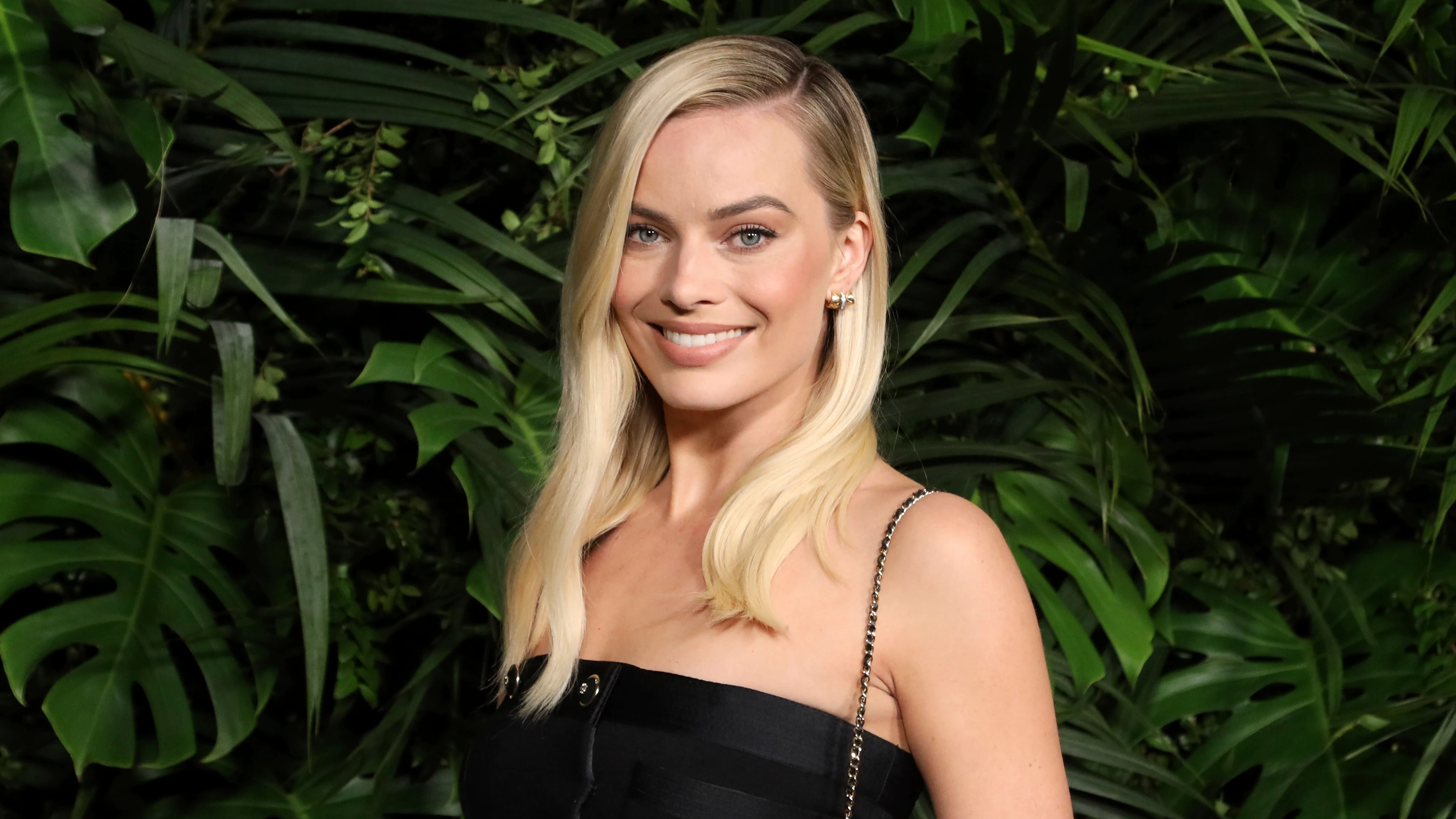 Margot Robbie posando ante los medios Margot Robbie posando ante los medios