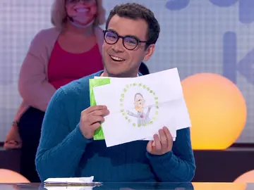 Cartas, dibujos y mucho amor: Roberto Leal y Pablo reciben correspondencia de los más pequeños en ‘Pasapalabra’ Cartas, dibujos y mucho amor: Roberto Leal y Pablo reciben correspondencia de los más pequeños en ‘Pasapalabra’