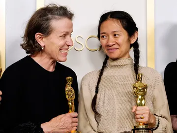 Frances McDormand y Chloé Zhao en los Premios Oscar Frances McDormand y Chloé Zhao en los Premios Oscar