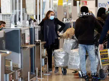 Las aerolíneas piden que los turistas vacunados puedan entrar a España sin PCR Las aerolíneas piden que los turistas vacunados puedan entrar a España sin PCR