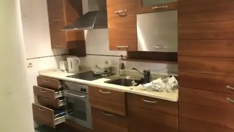 Destrozan una vivienda turística en una fiesta ilegal en Santiago de Compostela Destrozan una vivienda turística en una fiesta ilegal en Santiago de Compostela