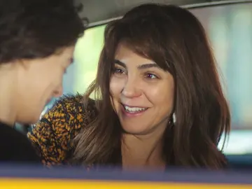 Ceyda, dispuesta a todo para demostrar a Emre que es el padre de Arda Ceyda, dispuesta a todo para demostrar a Emre que es el padre de Arda