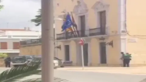 Confunden un atraco con un rodaje en Alginet y se desata la locura Confunden un atraco con un rodaje en Alginet y se desata la locura