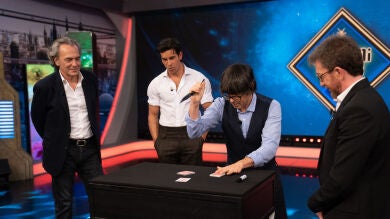 ¡Una magia de riesgo extremo! Mario Casas y José Coronado alucinan con el gran truco de Luis Piedrahita