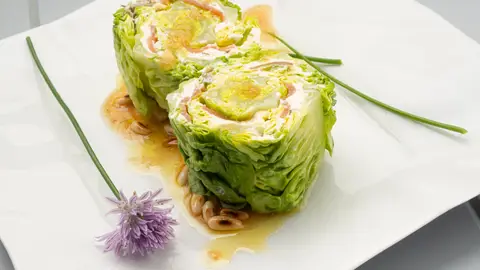 Ensalada de cogollos rellenos, un plato sano y equilibrado Ensalada de cogollos rellenos, un plato sano y equilibrado