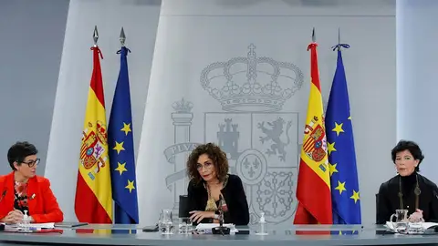 Las ministra de Asuntos Exteriores, Arancha González Laya; Portavoz, María Jesús Montero y Educación y Formación Profesional, Isabel Celaá (i a d) Las ministra de Asuntos Exteriores, Arancha González Laya; Portavoz, María Jesús Montero y Educación y Formación Profesional, Isabel Celaá (i a d)