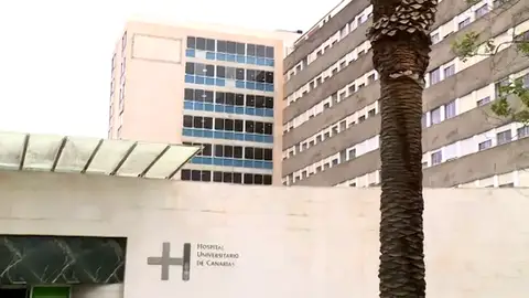 El cayuco con 17 inmigrantes muertos localizado cerca de El Hierro no llegará hasta mañana a Tenerife El cayuco con 17 inmigrantes muertos localizado cerca de El Hierro no llegará hasta mañana a Tenerife