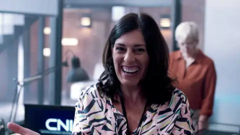 Vuelve Rita a 'Los hombres de Paco': "Os vais a estrenar a lo grande"