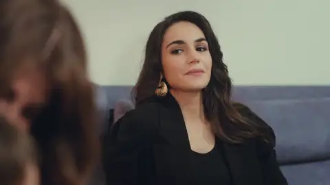 Bersan regresa por sorpresa… para estafar a Ceyda y a Bahar Bersan regresa por sorpresa… para estafar a Ceyda y a Bahar