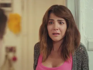 Ceyda se enfrenta a una verdad sobre Arda que jamás habría imaginado Ceyda se enfrenta a una verdad sobre Arda que jamás habría imaginado