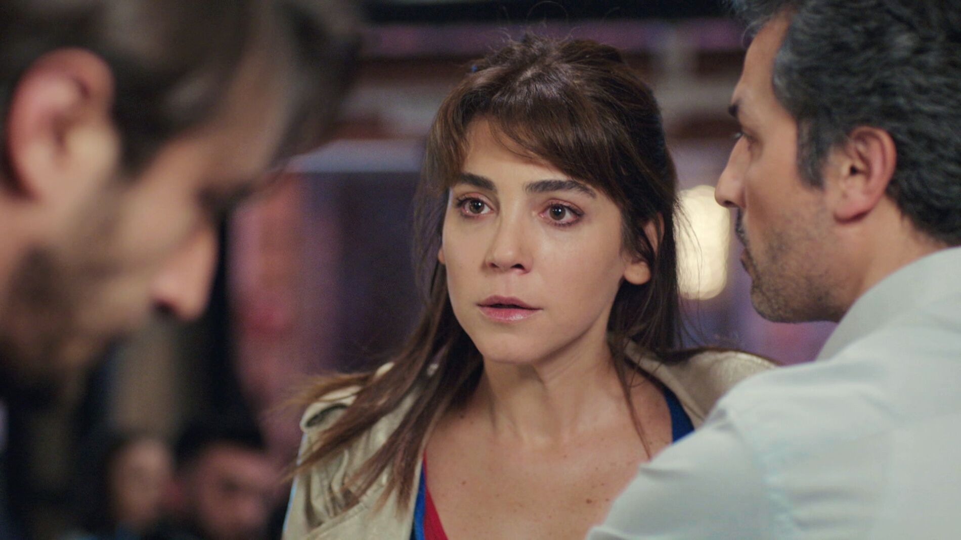 El bofet&oacute;n de Ceyda a Emre por sus insinuaciones sobre Arda