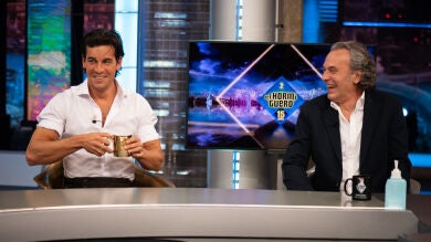 La reacción de Mario Casas al verse en 'Los hombres de Paco' diez años más joven