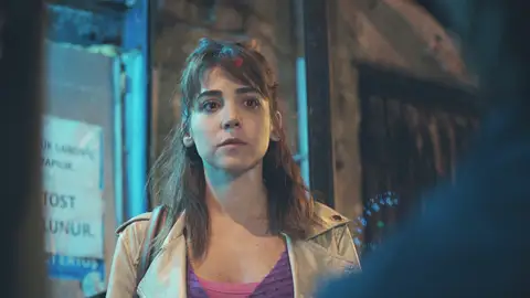 El sacrificio de Ceyda a cambio de ocultar a Emre la terrible verdad sobre Arda El sacrificio de Ceyda a cambio de ocultar a Emre la terrible verdad sobre Arda