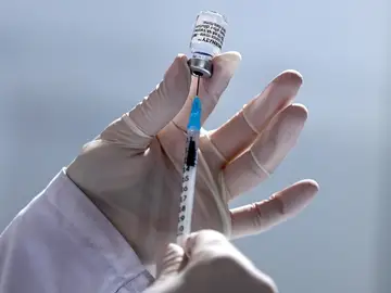 Una dosis de la vacuna contra el coronavirus reduce a casi la mitad la transmisión Una dosis de la vacuna contra el coronavirus reduce a casi la mitad la transmisión