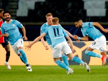 El City pone un pie en la final de Champions tras ganar al PSG en París