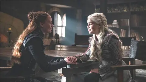 Sophie Turner y Emilia Clarke en 'Juego de Tronos' Sophie Turner y Emilia Clarke en 'Juego de Tronos'