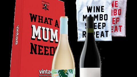 Vino y camiseta