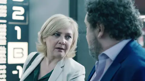 Llega Dolores a 'Los hombres de Paco': "¿Te parece suficiente confianza o te presento a mis padres?" Llega Dolores a 'Los hombres de Paco': "¿Te parece suficiente confianza o te presento a mis padres?"