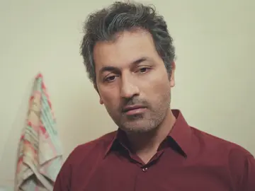 Avance de ‘Mujer’: Arif encuentra consuelo ante la amenaza de Sirin Avance de ‘Mujer’: Arif encuentra consuelo ante la amenaza de Sirin