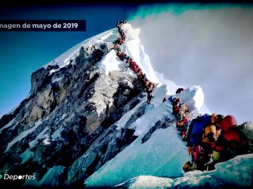 Alarma en el Everest al batir su récord histórico de ascensiones y convertirse en un foco de contagio de coronavirus