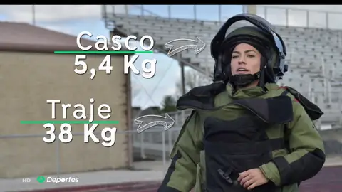 Kaitlyn Hernández, la mujer que logrado correr una milla con un traje de 44 kilos en diez minutos Kaitlyn Hernández, la mujer que logrado correr una milla con un traje de 44 kilos en diez minutos