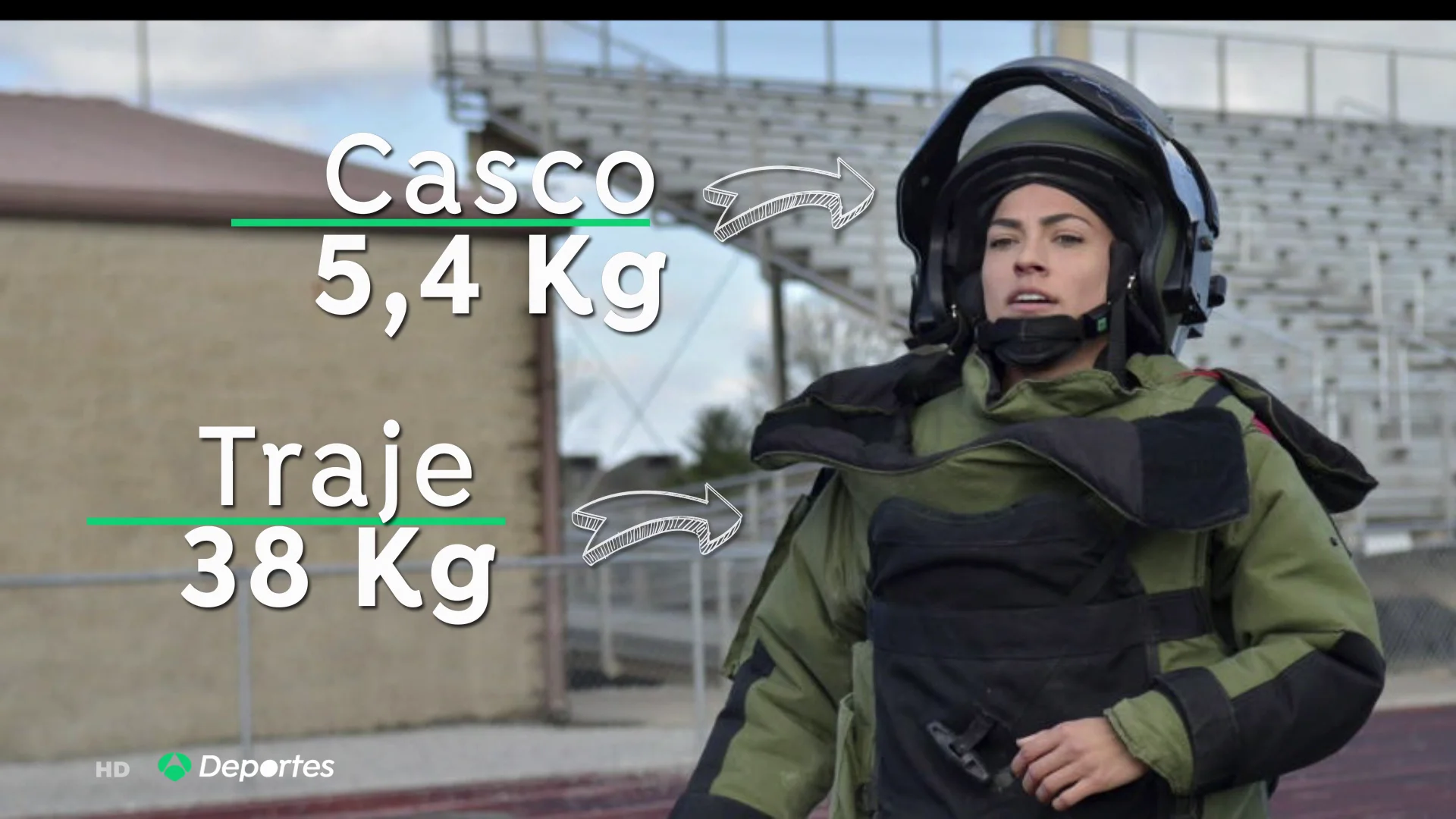 Kaitlyn Hernández, la mujer que logrado correr una milla con un traje de 44 kilos en diez minutos Kaitlyn Hernández, la mujer que logrado correr una milla con un traje de 44 kilos en diez minutos