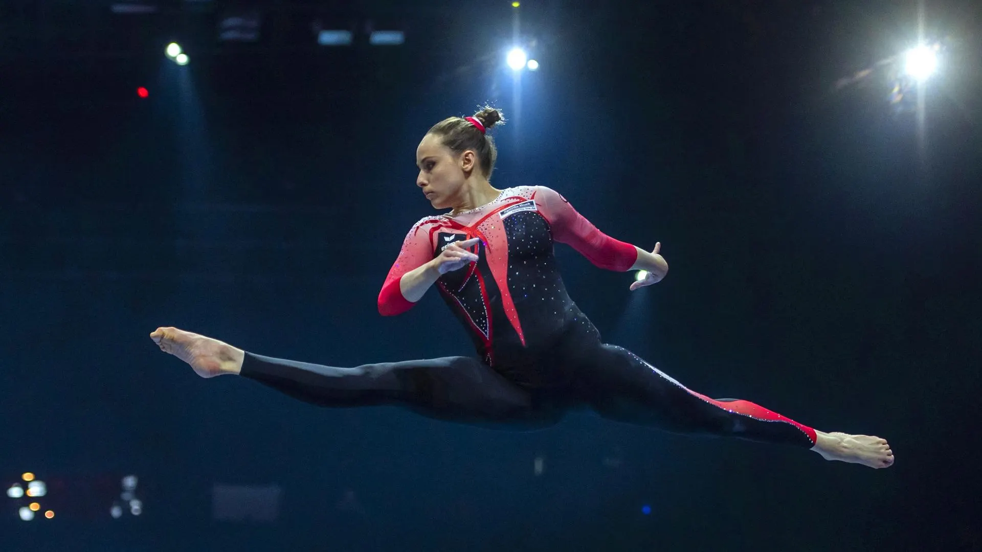Sarah Voss y dos gimnastas más portan un traje de cuerpo entero en contra de la cosificación de la mujer Sarah Voss y dos gimnastas más portan un traje de cuerpo entero en contra de la cosificación de la mujer