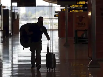 Zona de llegadas de la Terminal 4 del Aeropuerto de Madrid-Barajas Adolfo Suárez Zona de llegadas de la Terminal 4 del Aeropuerto de Madrid-Barajas Adolfo Suárez