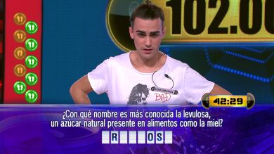 A dos preguntas y medio minuto por delante: Borja juega por 102.000 euros el Duelo Final de ‘¡Ahora caigo!’