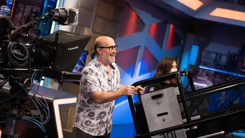 ¡A los mandos! Javier Cámara, más cámara que nunca en 'El Hormiguero 3.0' ¡A los mandos! Javier Cámara, más cámara que nunca en 'El Hormiguero 3.0'