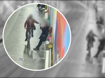Así robaban móviles dos ladrones en bicicleta en Barcelona