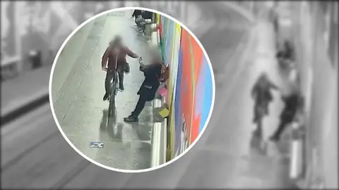 Así robaban móviles dos ladrones en bicicleta en Barcelona Así robaban móviles dos ladrones en bicicleta en Barcelona