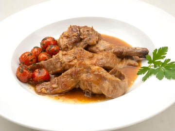Receta de conejo al ajillo, de Arguiñano: "Una de las carnes más suave, tierna, fácil de cocinar y barata"