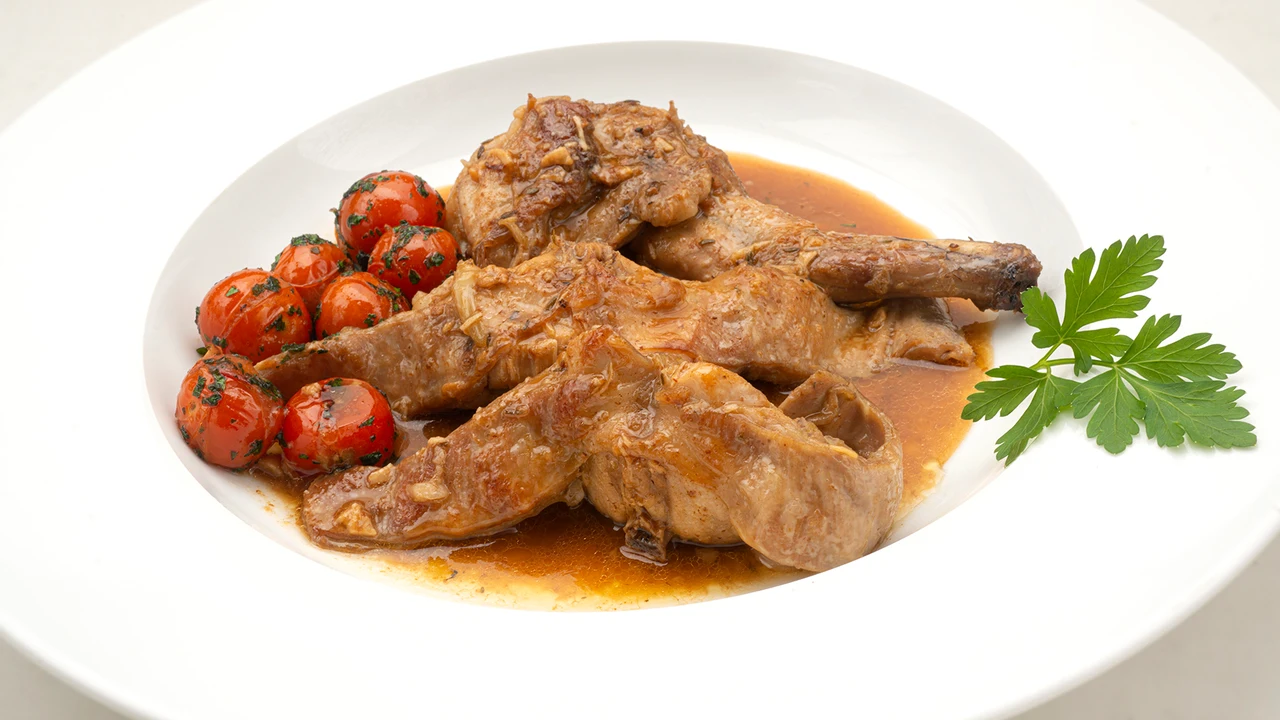 Receta de conejo al ajillo, de Arguiñano: image of Receta de conejo al ajillo, de Arguiñano: