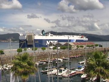 Un carguero de Singapur, confinado en el puerto de Vigo