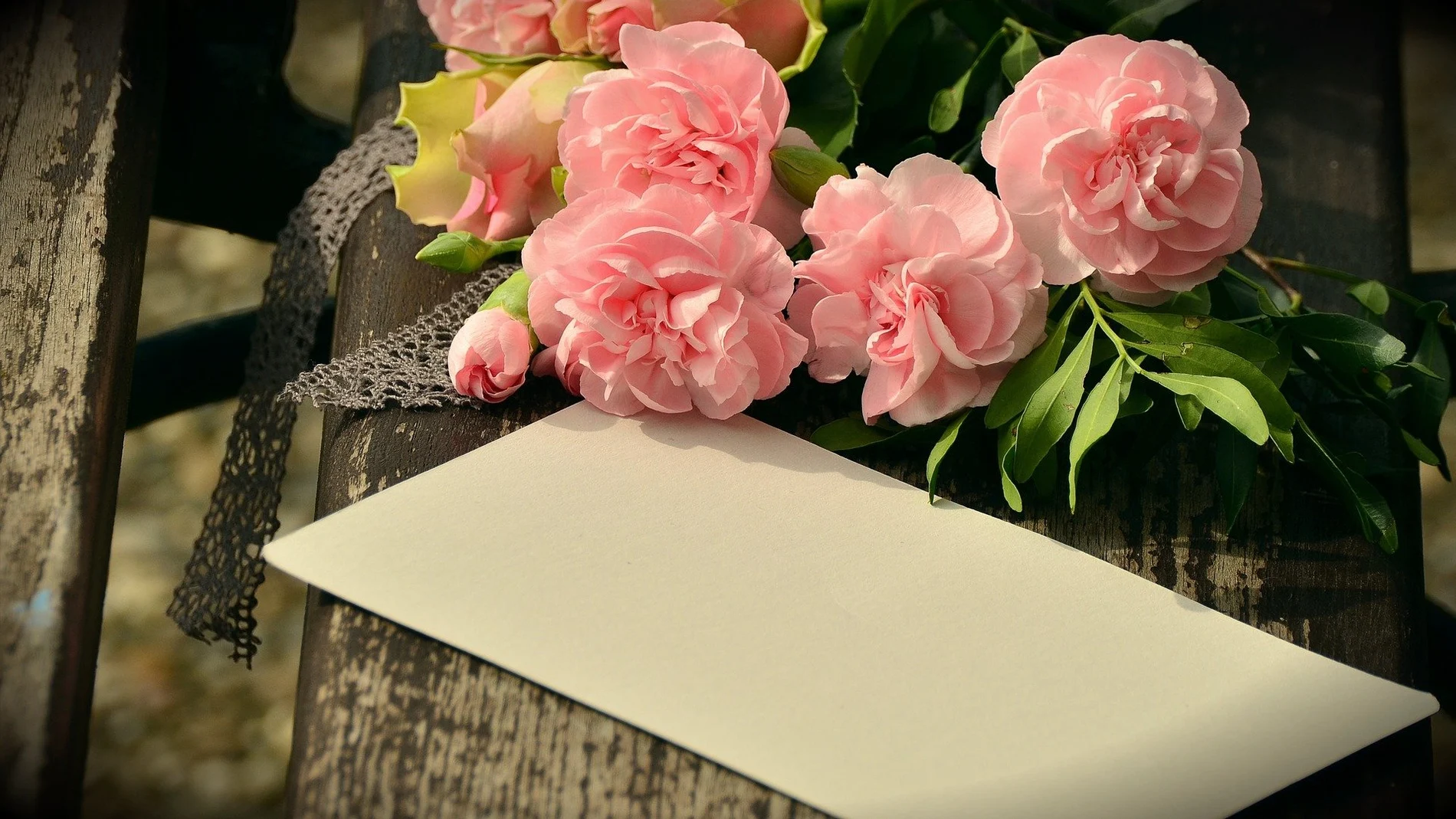 9 ideas de regalos para el Día de la Madre a domicilio: Enviar flores,  desayunos y
