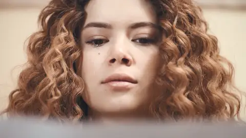 Sirin prepara su venganza definitiva: las pistas sobre su próxima víctima en ‘Mujer’ Sirin prepara su venganza definitiva: las pistas sobre su próxima víctima en ‘Mujer’