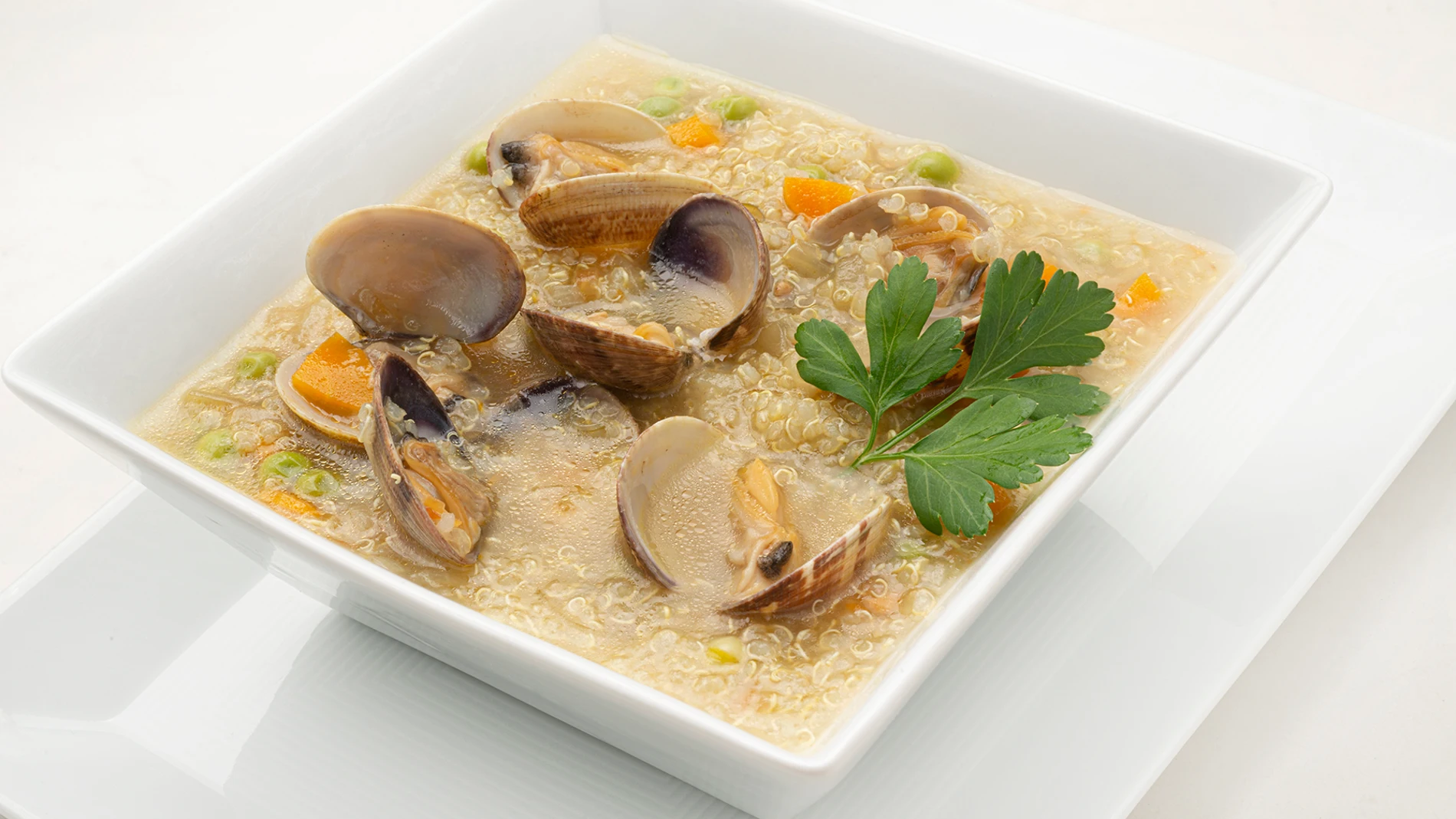 Cocina variada de Karlos Arguiñano: receta de sopa de quinoa con almejas