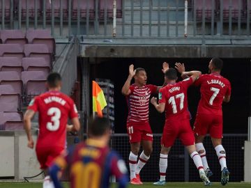 El Granada da la sorpresa en el Camp Nou y el Barcelona no asalta el liderato de la Liga