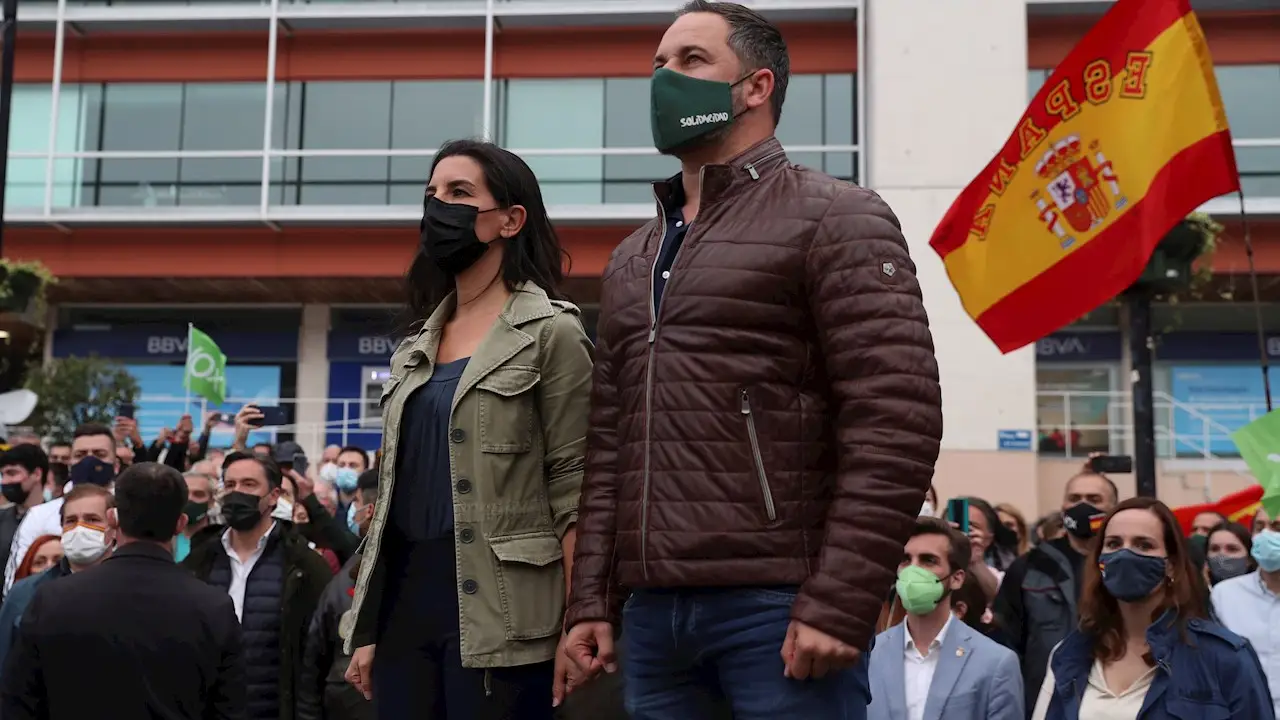 La candidata de Vox a la presidencia de la Comunidad de Madrid, Rocío Monasterio (i), y el presidente del partido, Santiago Abascal La candidata de Vox a la presidencia de la Comunidad de Madrid, Rocío Monasterio (i), y el presidente del partido, Santiago Abascal