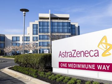 España dejará de recibir y administrar dosis de AstraZeneca