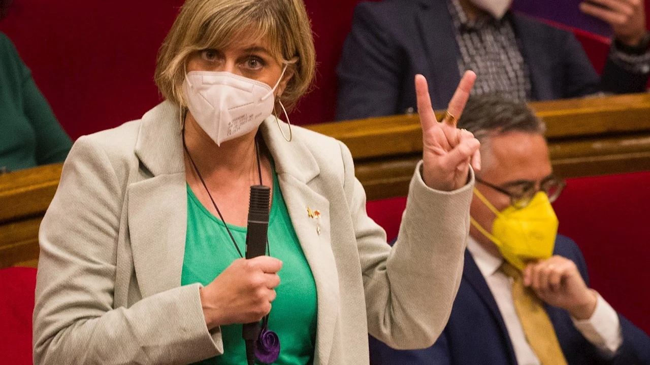 La consellera de Salud, Alba Vergès, durante el pleno del Parlament La consellera de Salud, Alba Vergès, durante el pleno del Parlament