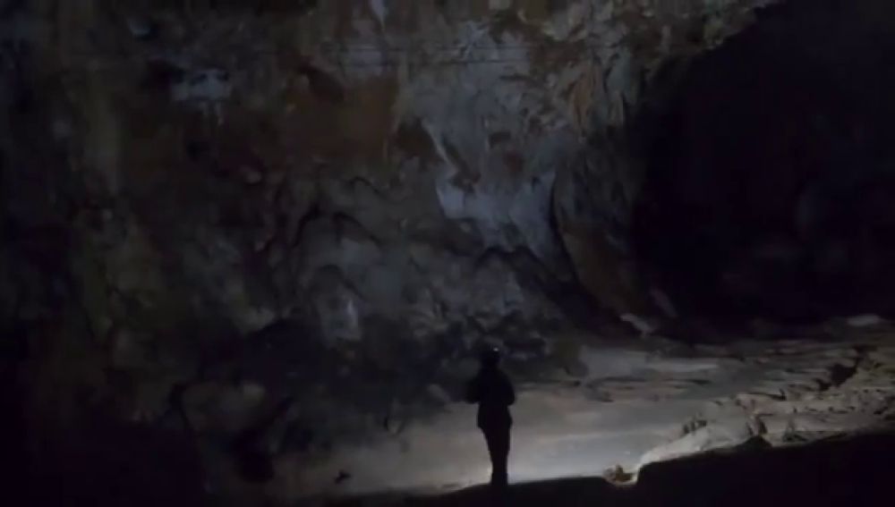 15 voluntarios que realizaban un experimento salen tras 40 días aislados sin luz ni reloj en una cueva en Francia