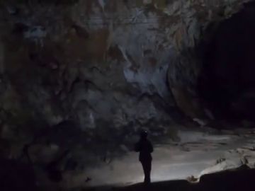 15 voluntarios que realizaban un experimento salen tras 40 días aislados sin luz ni reloj en una cueva en Francia