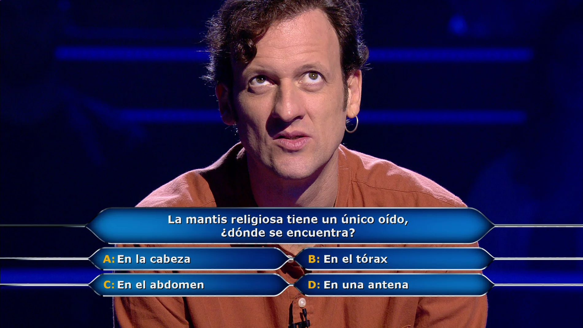 Edu Soto recibe el ‘ataque’ de la mantis religiosa en ‘¿Quién quiere ser millonario?’: ¿se arriesga o juega por 30.000€? 