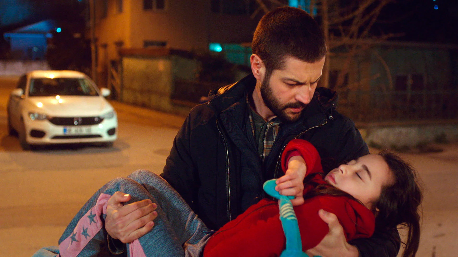 La inesperada reacción de Cemal, a punto de secuestrar a Öykü 'Mi hija'