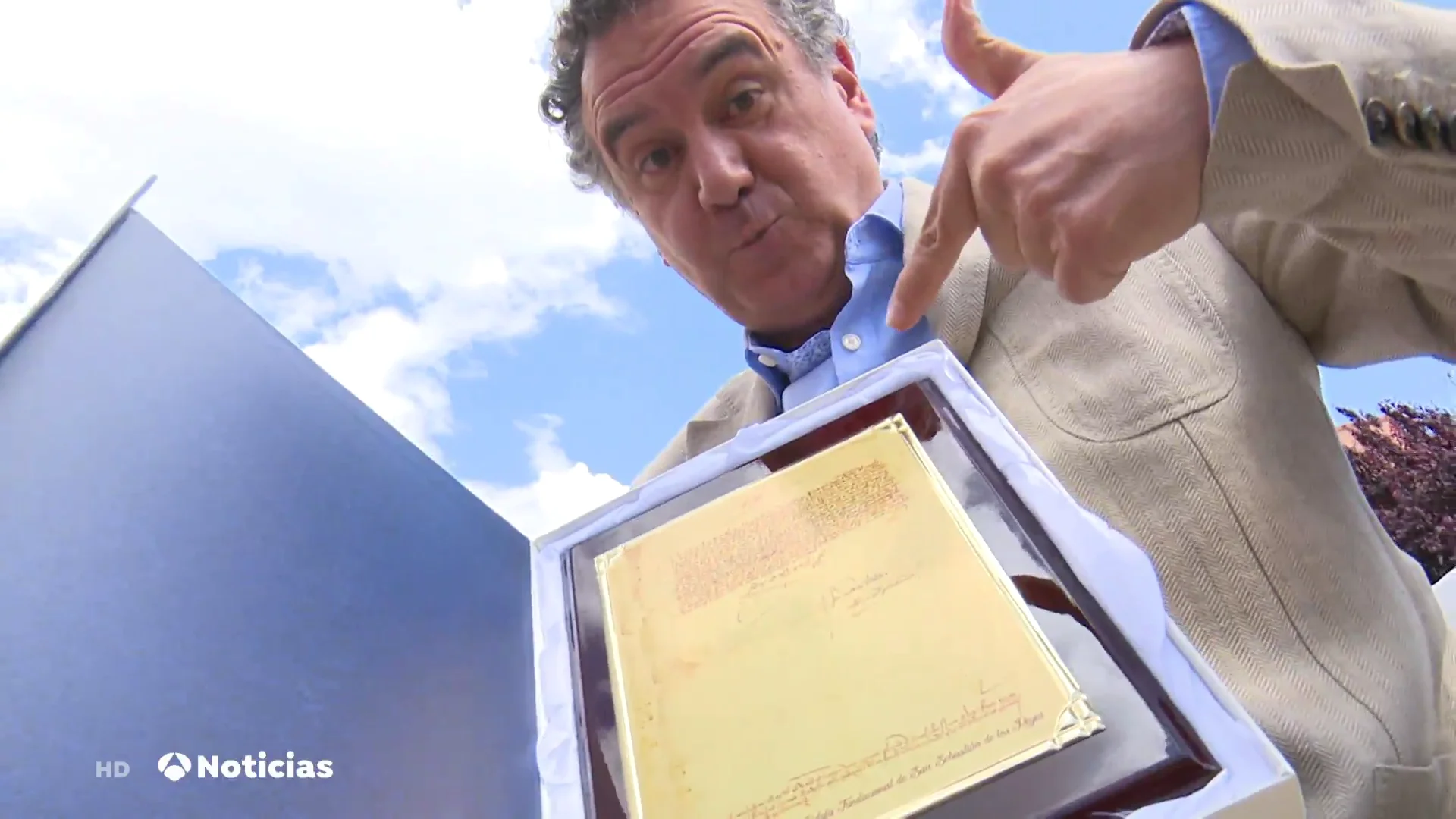 Roberto Brasero recibe el reconocimiento al grupo Atresmedia en San Sebastián de los Reyes Roberto Brasero recibe el reconocimiento al grupo Atresmedia en San Sebastián de los Reyes