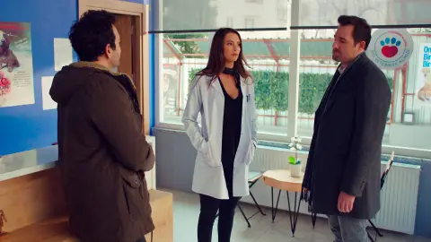 Demir, Candan y Murat: una cómica escena de celos y una decisión que unirá más a los recién casados 'Mi hija'