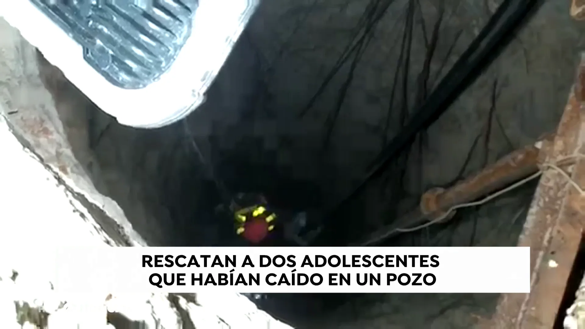 Rescatan a 2 menores de un pozo de 7 metros de profundidad en Toledo Rescatan a 2 menores de un pozo de 7 metros de profundidad en Toledo